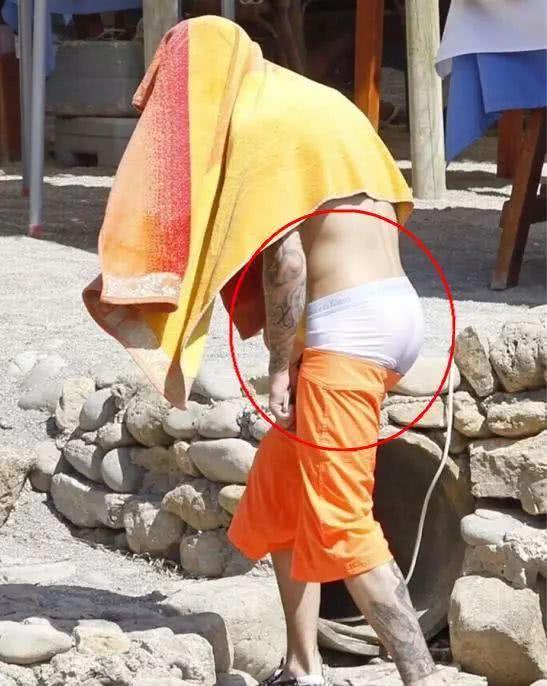 穿帮镜头:最让人容易笑出声的镜头,图4的衣服都没穿好就拍戏了吗