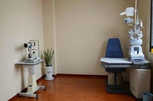 验光室到底"暗室"好还是"亮室"好?