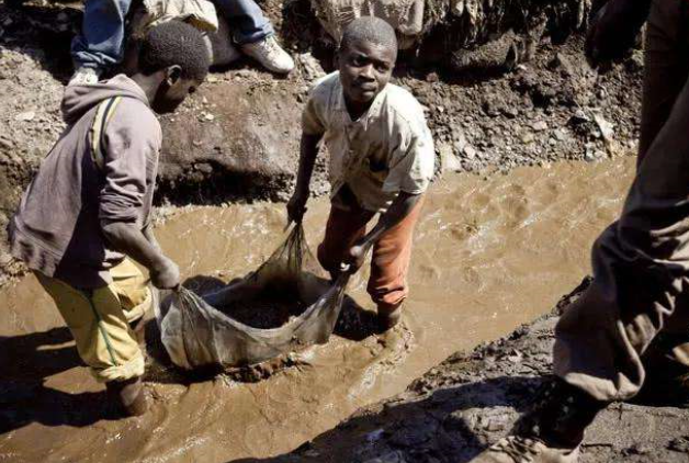 终于知道为什么非洲人渴死也不挖井,就算饿死也不种地?你知道原因吗?