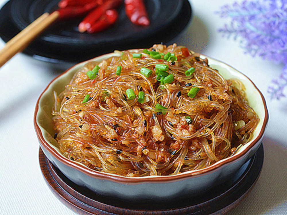 冬天炒粉条时最忌讳焯水后直接炒多加1步粉条更顺滑不粘锅