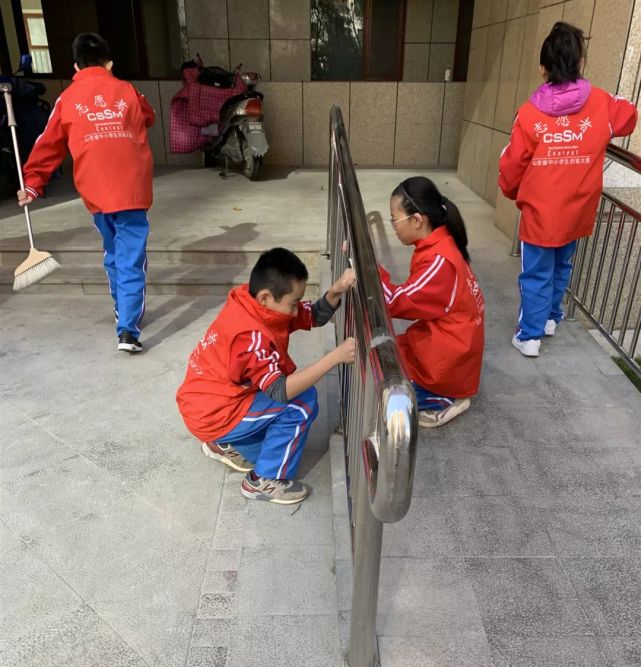 美化环境我先行——岱岳区开元中学开展志愿者服务进社区活动 - 教育