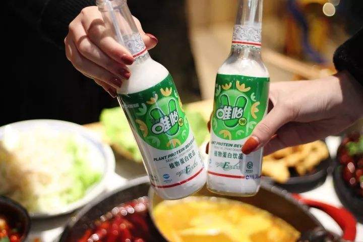 冬季吃火锅必备两种饮料,解辣不长肉