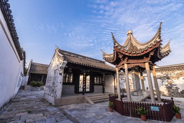 除省文保单位柳亚子故居外,黎里尚有鸿寿堂,洛雅草堂,端本园,写韵楼