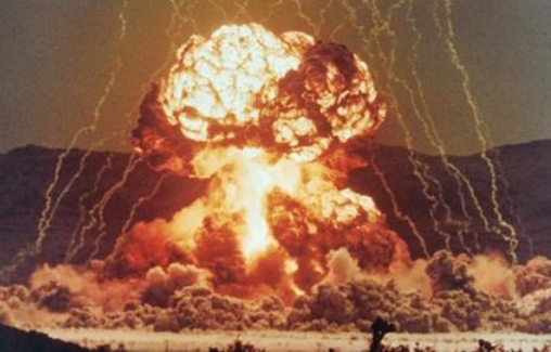 美曾计划发射原子弹到月球,后来无奈放弃,月球逃过一劫