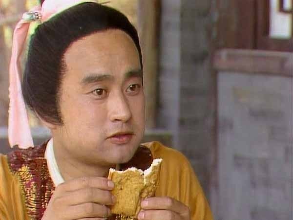 而下一代的薛蟠虽然荒唐无能,薛姨妈却能引进人才,收揽薛蝌以为己用.