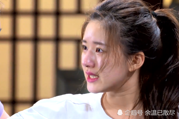 演技派:赵露思饰演断腿少女,演哭于正和评委,实力证明不是花瓶