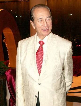 有种"师奶杀手"叫赌王何鸿燊,当年轻时照片曝光,网友:活该有这称号!