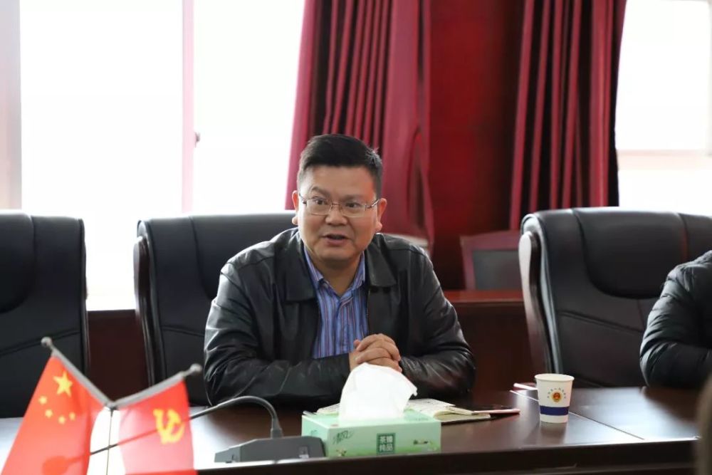 县委第六指导组组长吴红兵,联络员谢阳到会指导,全体班子成员参加.