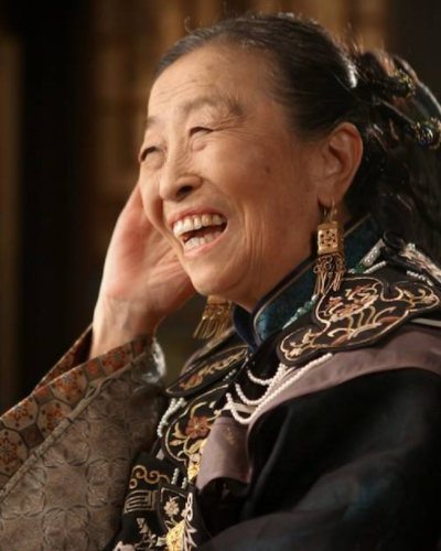 83岁的"丑娘"被爆丑闻,到底做了什么?让她这么大年纪身败名裂