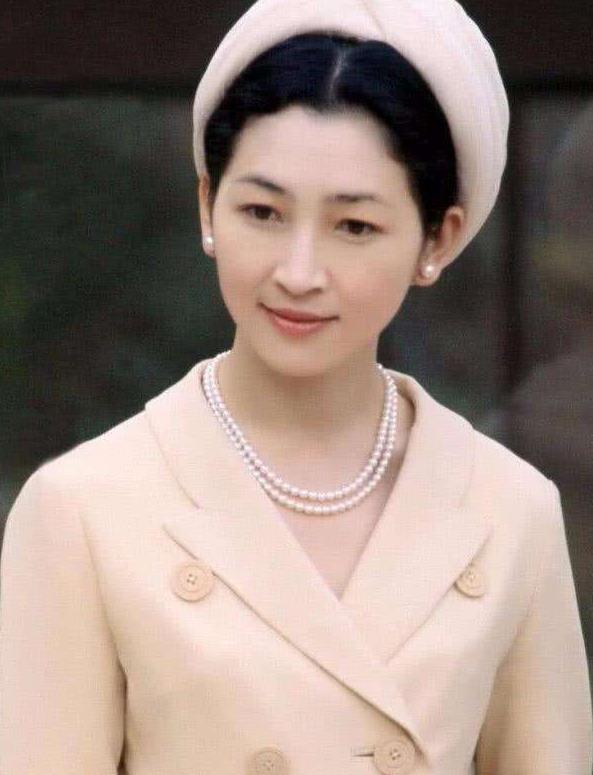 日本天皇如何选择皇后除了长得漂亮外这个特殊要求让人不耻