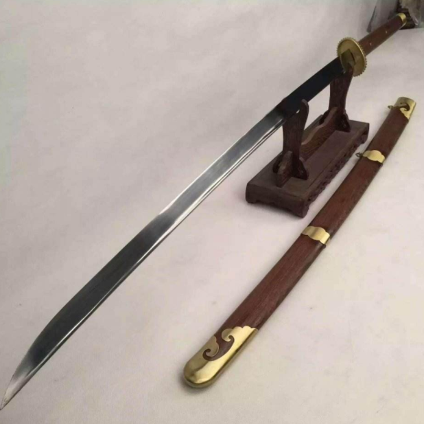 所以后来帝王们会在自己身边佩戴一把锋利的防身用刀具,俗称:千牛刀