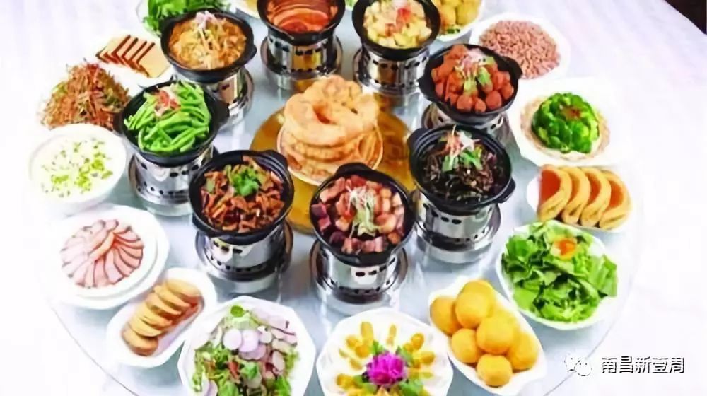 传统的满族名宴三套碗