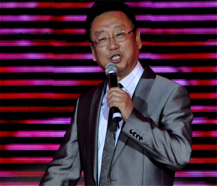 春晚歌手蒋大为近况,头发花白发量稀疏,和舞台上判若两人_腾讯新闻