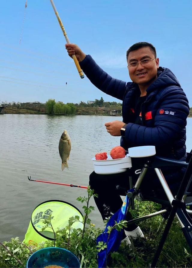 "钓鱼不打窝,钓到也不多"经验不足的钓鱼人就一味的认为,窝子打得越多