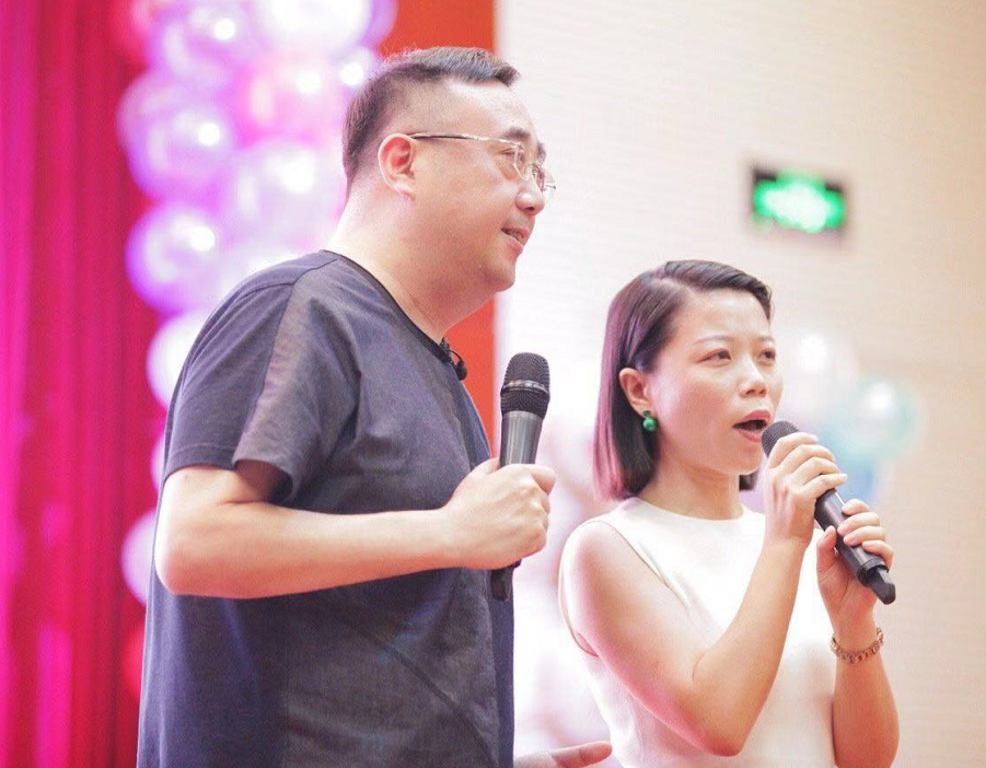 知名主持那威罕露面现状不比曾经风光挣的钱全给圈外秘书老婆