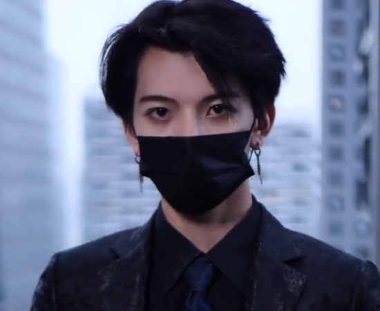 七鹤大人生日直播摘口罩被粉丝称作巴掌脸颜值太高了