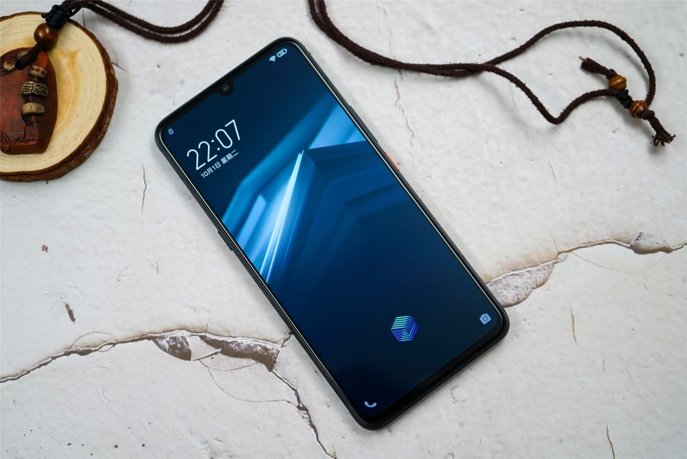 vivo开始发力iqoopro5g版价格大跌只为阻击友商新品