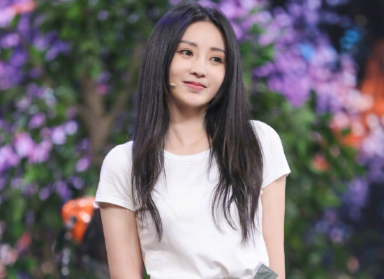 39岁的柳岩能有多美?看到她扎双马尾辫才懂,一般人早被迷住了