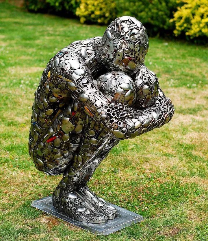 雕塑家利用废铁打造全金属动物霸气十足