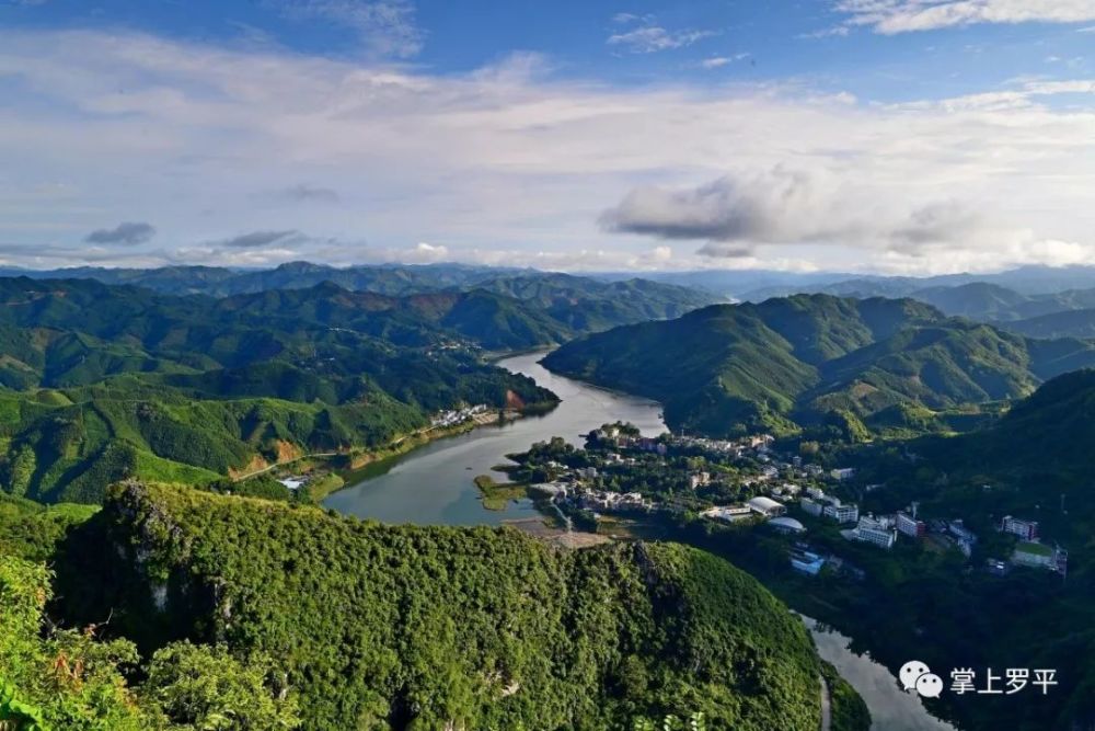 彻底火了!罗平特色小镇首次亮相健康旅游馆