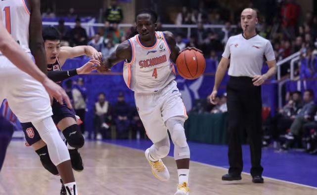 直击四川逆转获首胜弥足珍贵罗宾逊落泪令人动容