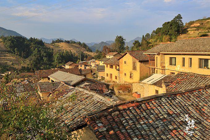 浙江丽水平田村传统村落改造成了特色民宿吸引了众多游客前来