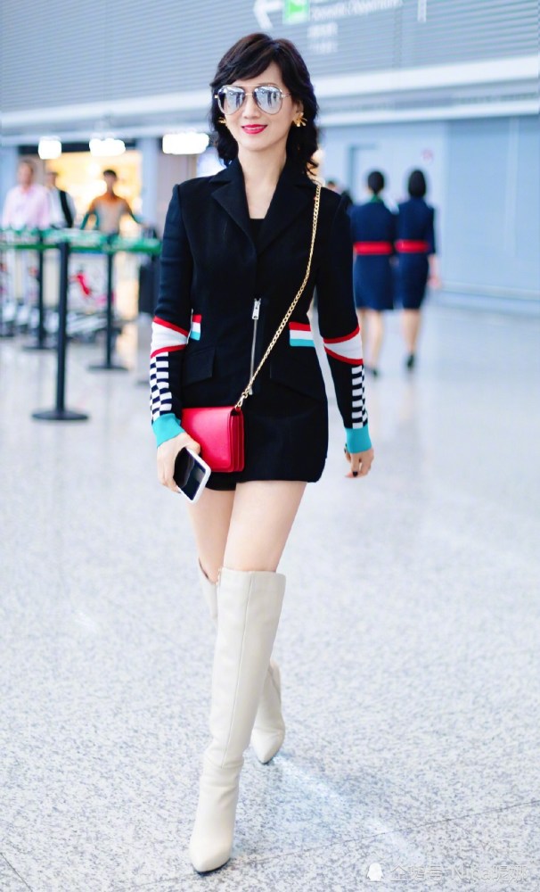 65岁赵雅芝状态真好,结婚35年穿蕾丝打底毫无赘肉,少女肤质真嫩