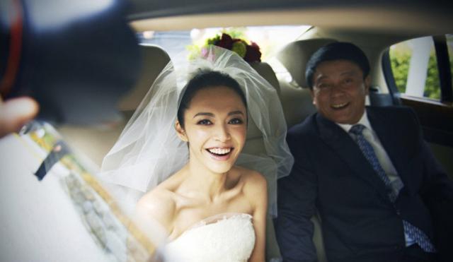 姚晨结婚七周年甜蜜放闪依偎在老公怀里大笑满脸幸福