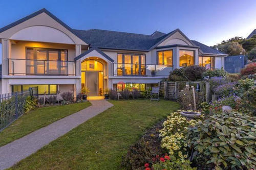 炒房客已经去国外炒房,买了房子空置不住,当地人没房能住