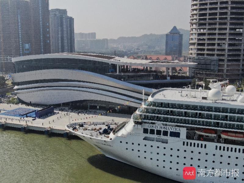 广州南沙新国际邮轮母港开港上千名游客首航尝鲜