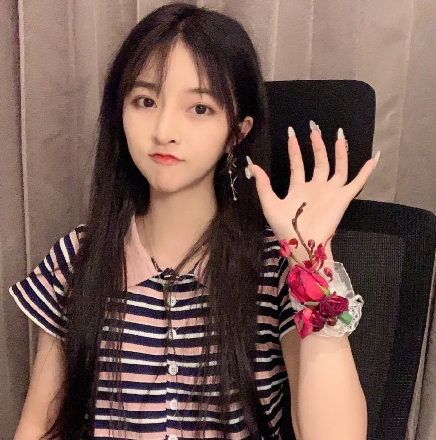 次惑小仙女上学时长这样,跟如今形成鲜明对比,网友:旧照已火!