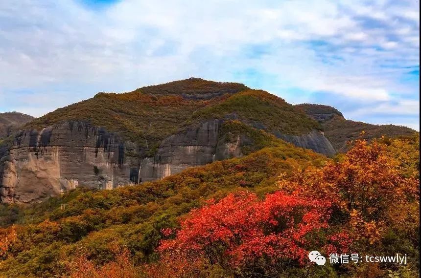 11月份的照金 美的動人 著上紅色外衣越發嬌俏可人 大香山,薛家寨都是