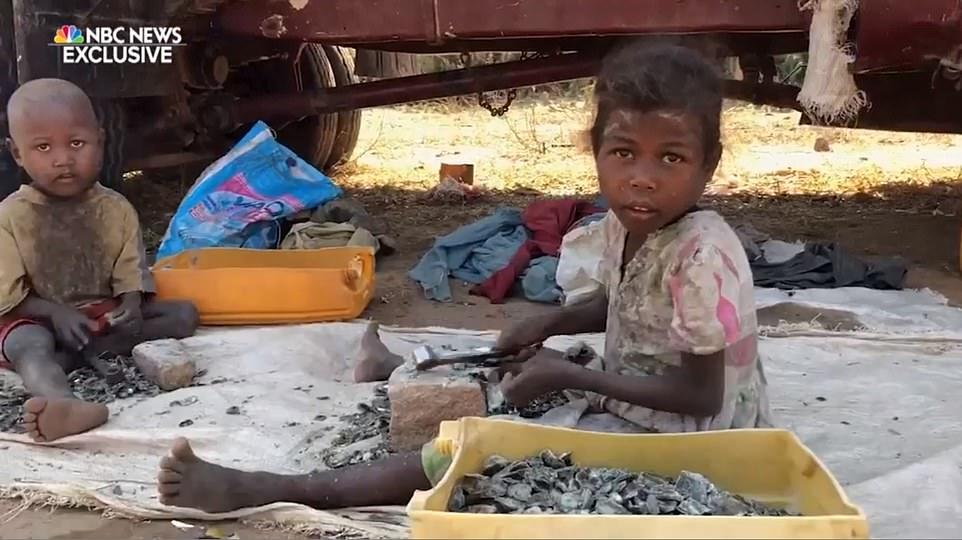 非洲童工每天顶烈日工作13小时只挣6毛钱，连一顿饱饭都吃不上（组图） - 3
