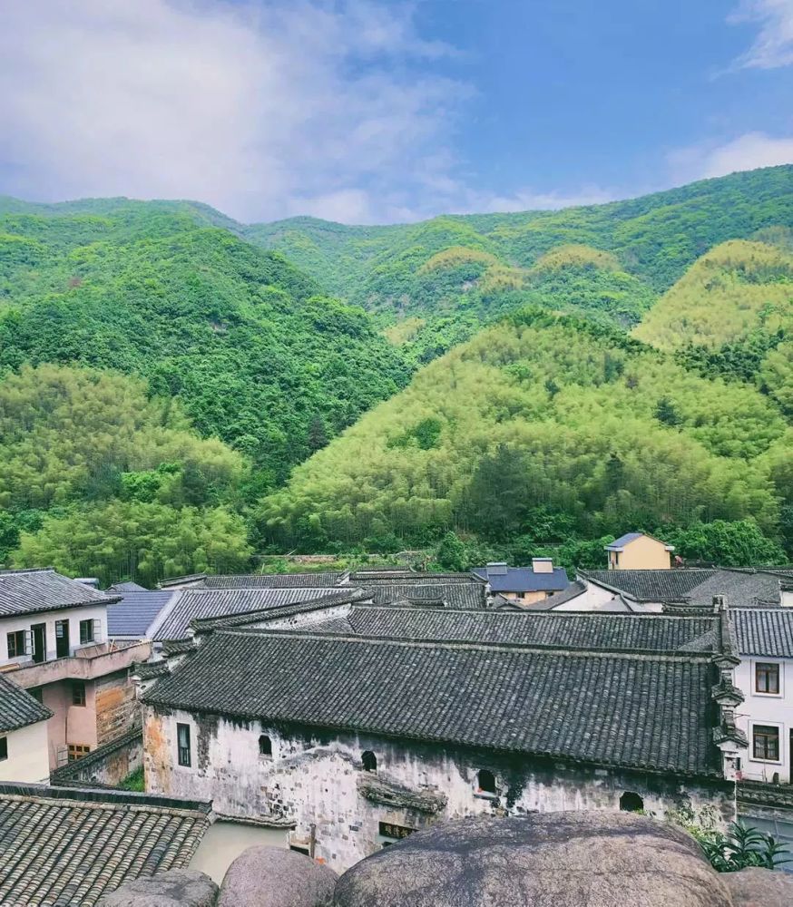4间客房 超奢公区 镂空玻璃泳池 这栋乡土又时髦的老房子连名导都来打卡 腾讯新闻