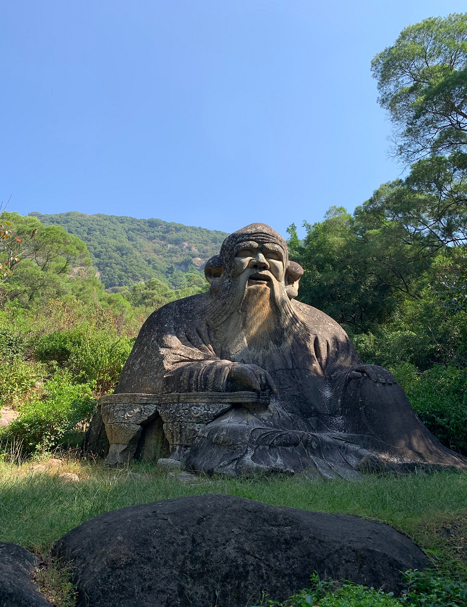 泉州人说老子写完道德经后,来清源山这里坐化成仙,老君岩又有"羽仙岩"