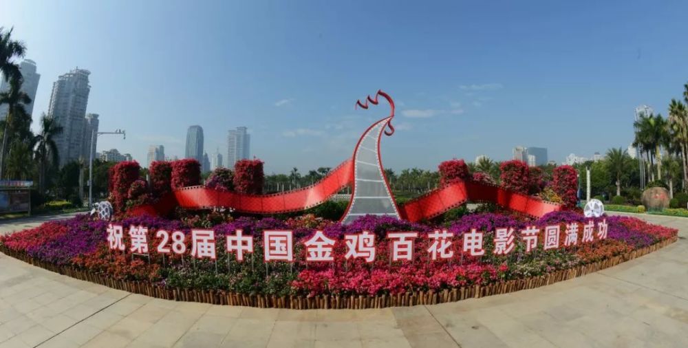 刷屏了金鸡雕塑亮相椰风花海创意绿雕厦门再次美出新高度