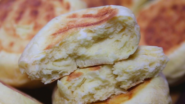 做发面饼,教您一招,不用一滴水和油,5分钟出锅,好吃又简单