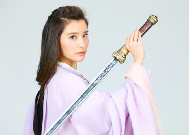 《花千骨》中的轻水相貌平平,没想到5年后,美到不敢认?