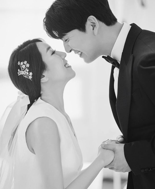 李必模儿子百日宴公开妻子徐秀妍是大学教授假戏真做火速结婚