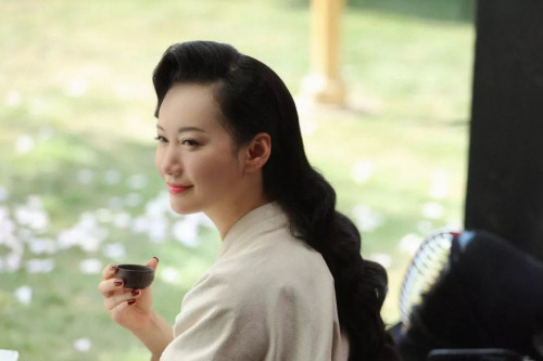 王婉娟剧照作为唐曼晴的扮演者王婉娟因为这一角色,再次刷新了观众对