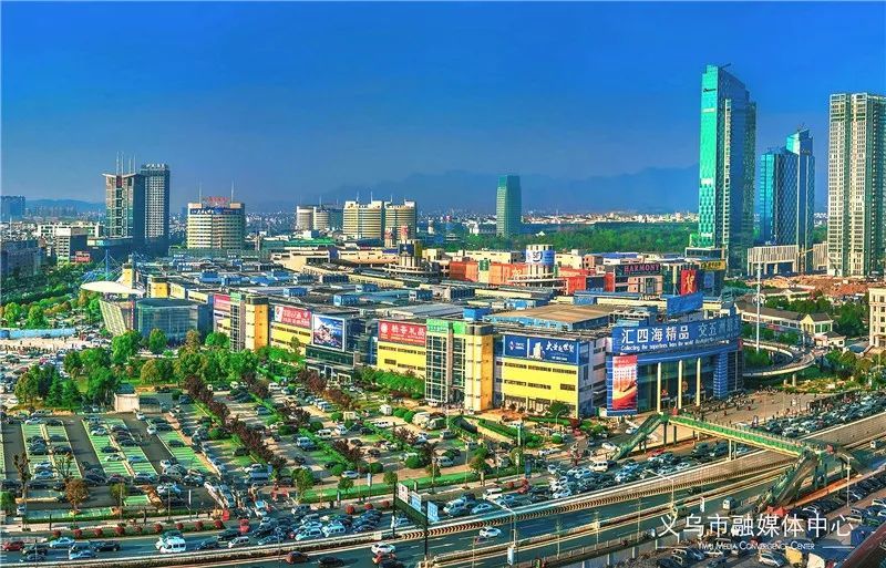 从摇着拨浪鼓,走街串巷的"行商",到马路市场,钢棚市场,国际商贸城几代