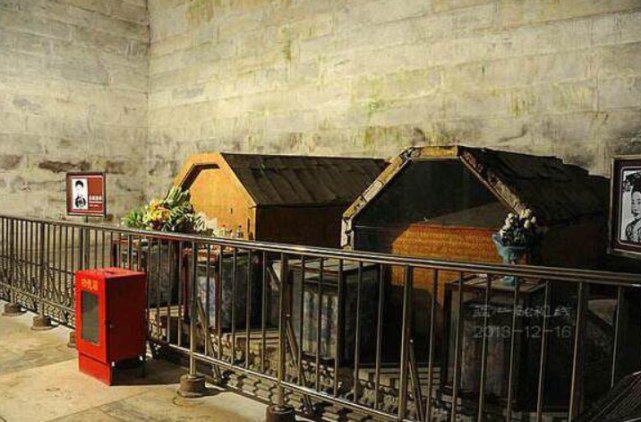 1928年清理乾隆墓室时,为何有位身穿黄袍女尸躺地上?她的身份至今成谜