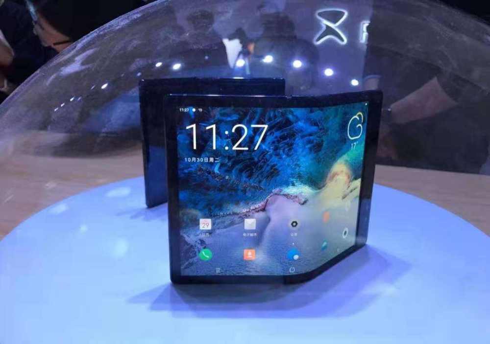 从8999掉到3299:全球首款柔性折叠屏手机被无情抛弃!