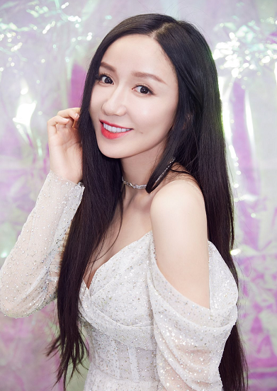 娄艺潇原本是国家二级运动员,看到她以前的旧照后,网友:难怪身材那么