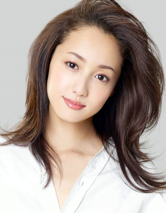 女星吸毒被捕身负三千万违约金,业内曝她