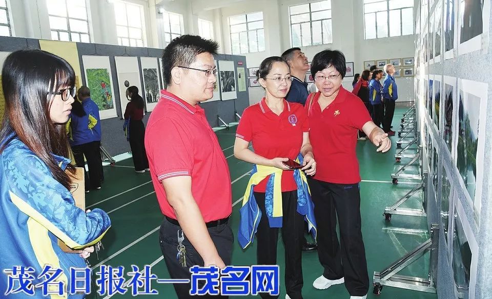 茂名市行知中学师生艺术作品展为创文创卫添色
