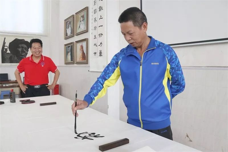 茂名市行知中学师生艺术作品展为创文创卫添色