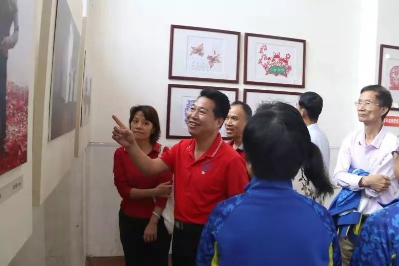 茂名市行知中学师生艺术作品展为创文创卫添色