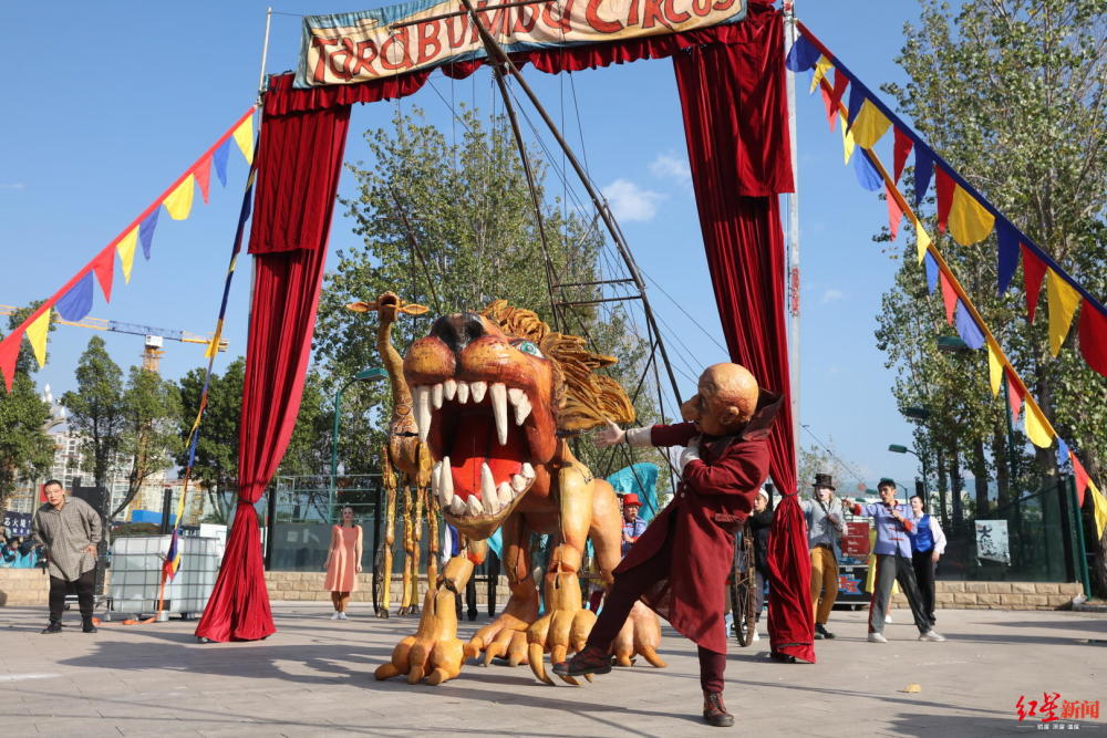 波兰大型木偶无暴力马戏《塔拉蹦吧》