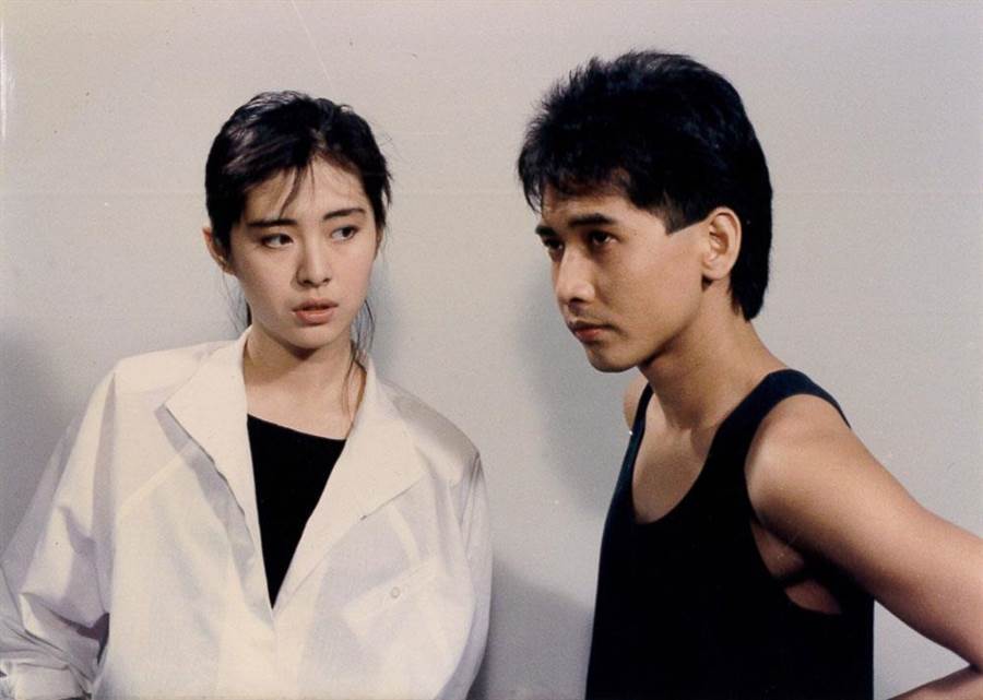 台媒曝王祖贤偷看齐秦电影《大约在冬季》，昔日画面令她泪流满面（组图） - 9